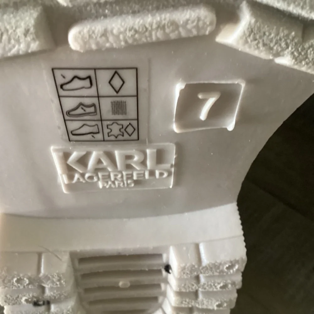 KARL LAGERFELD PARIS Topanga Embellished Rain Booties, size 7 - Picture 8 of 14